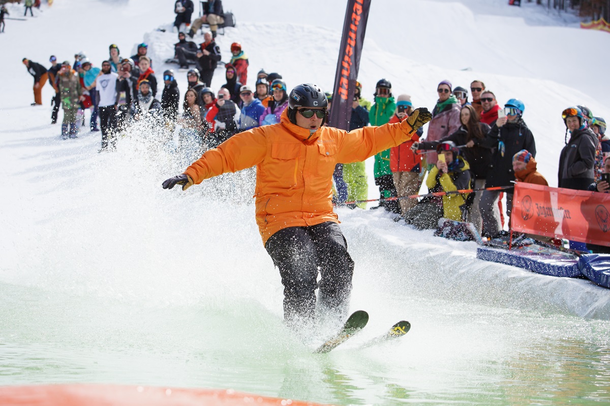 #SkiSeason is over and that means crazy costumes, #pondskimming and more to close it out ow.ly/3x1l50RpMqj #sportsdestinations #sportsbusiness #sportsbiz #sportstourism #ski #snowboard