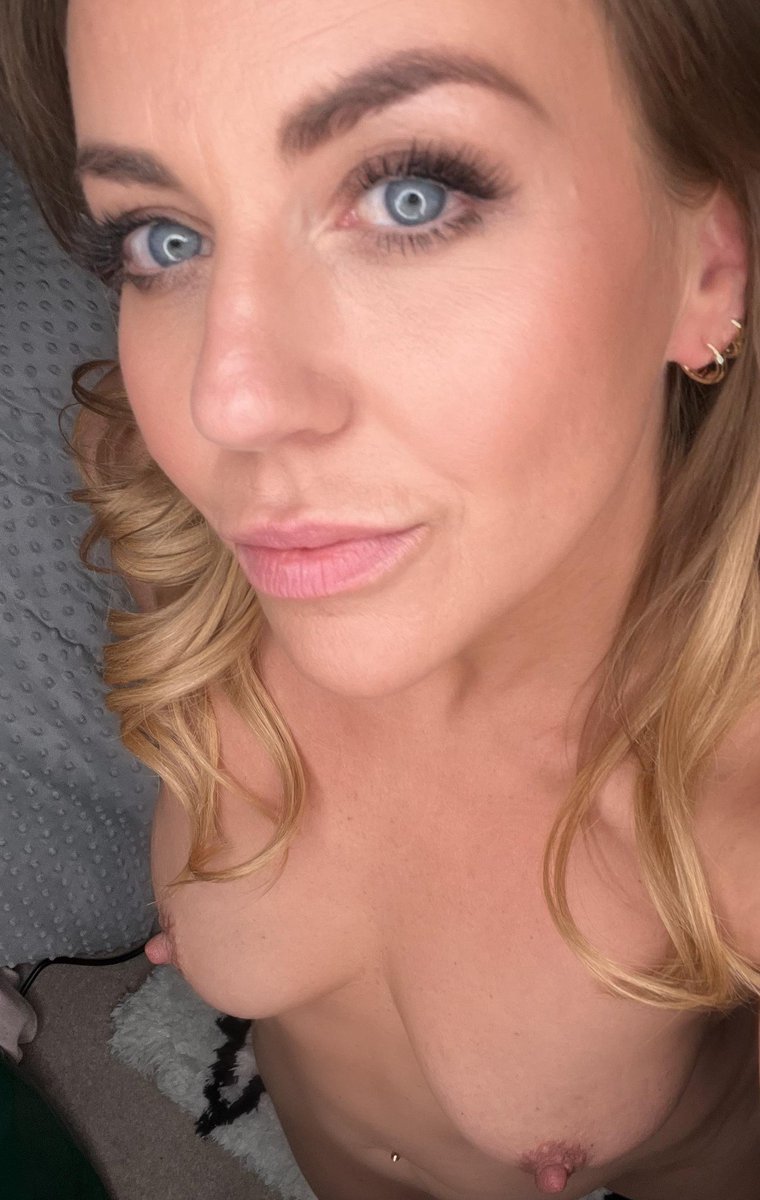 Grandma, 50 years old, divorced... Can I still seduce you? 💜
momflirt.live