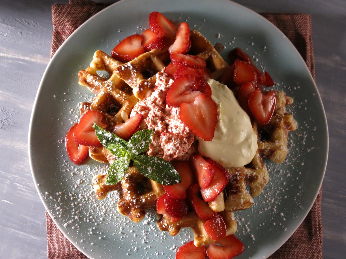 These lemon curd-topped strawberry waffles are EXACTLY what every spring brunch needs! 🍓 Get @BFlay's recipe: cooktv.com/3y3GgRe