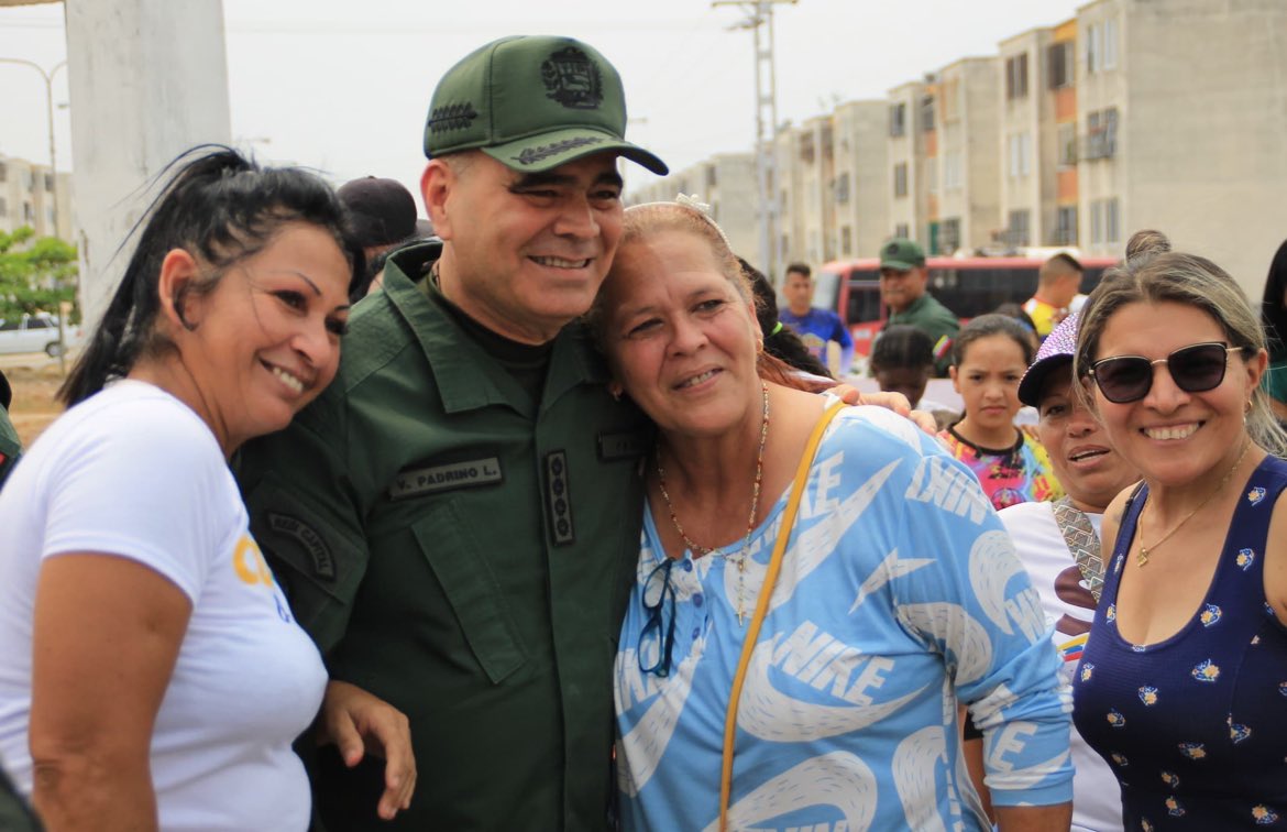 Después de haber recargado nuestra fuerza y espiritualidad honrando a nuestras madres, desde la #FANB iniciamos esta semana más comprometidos con Venezuela, pero también conscientes de las amenazas que tratan de desviar a nuestra Patria de su rumbo bolivariano de dignidad. Es