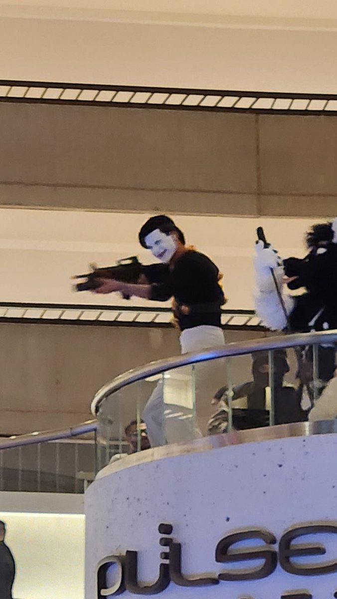 Alexanderkatz's tweet photo. @FurryWeekend Care to explain this? https://t.co/x4J1bIRKfw