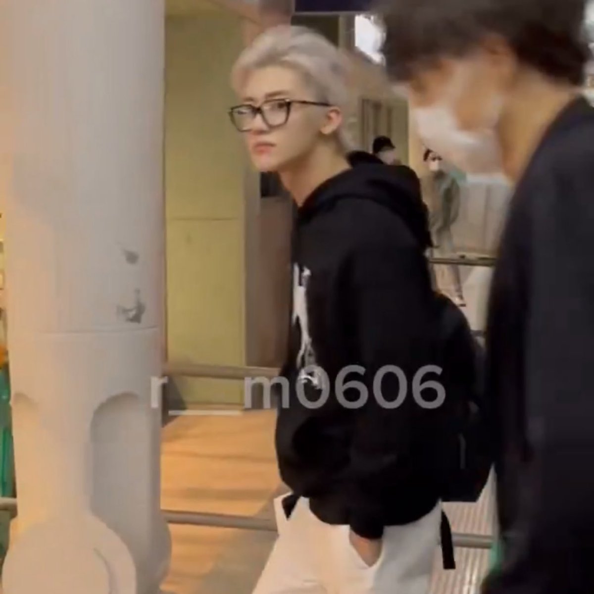 คุณเชื่อเรื่องรักแรกพบมั้ยครับ หรือจะให้ผมเดินผ่านอีกรอบ