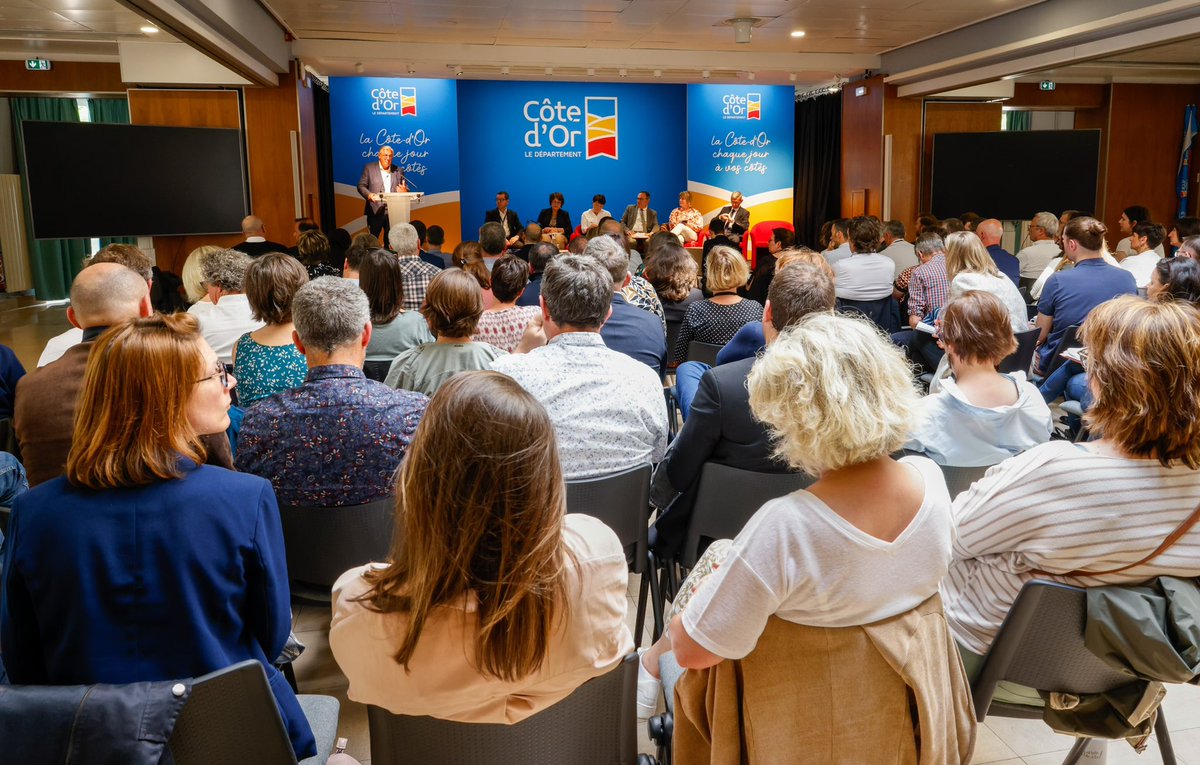 Devant les cadres du @CD_CotedOr, aux côtés du Directeur Général des Services, j’ai réaffirmé notre feuille de route: une nouvelle organisation de nos services pour faire face aux défis de l’avenir et toujours apporter une réponse au plus près des préoccupations des Cote-d’Oriens