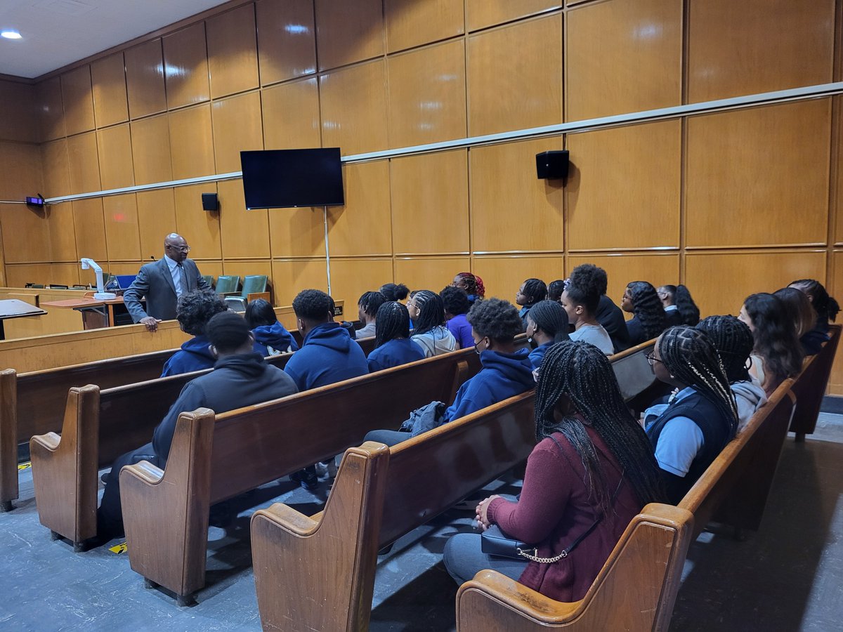 My youth empowerment team works hard to inspiring the legal champions of tomorrow. 

Thanks to Justice Kenneth Holder for enlightening the bright minds of @AMS_IV during our recent court tour. An insightful day that we hope sparked a passion for law and justice! #YouthEmpowerment