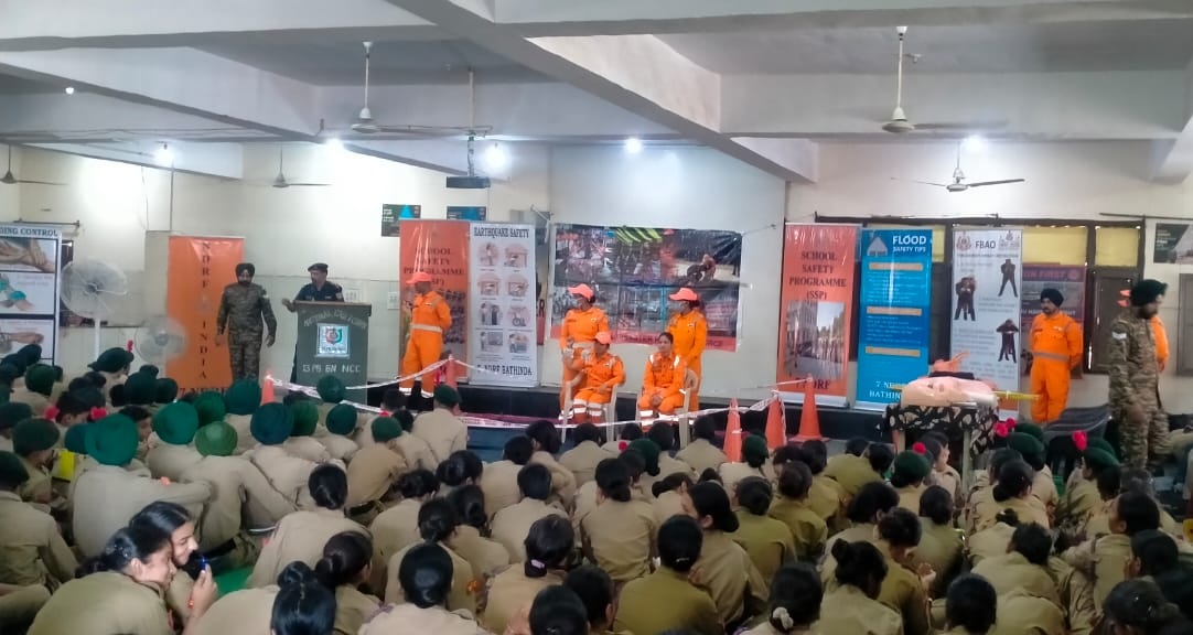 #Team7BnNDRF conducted Capacity Building Program at 13 Bn NCC, Malout (PB). Topics Covered: Flood safety & Rescue Techniques CPR Bandage Bleeding Control Splinting Dos & Don'ts during Earthquake & Heat Wave @NDRFHQ @HMOIndia @ndmaindia @ANI @PIB_India
