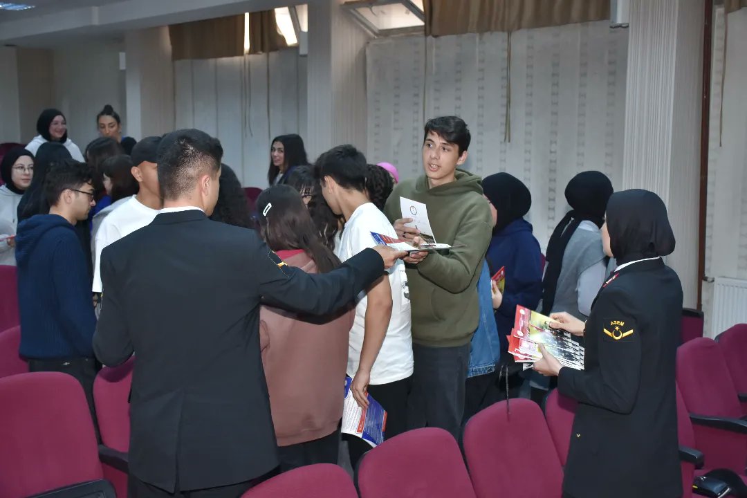 JSGA Başkanlığı tanıtım faaliyetleri kapsamında Çağrı Bey Anadolu Lisesi ziyaret edilerek öğretmen ve öğrencilere JSGA hakkında bilgilendirmede bulunulmuştur.