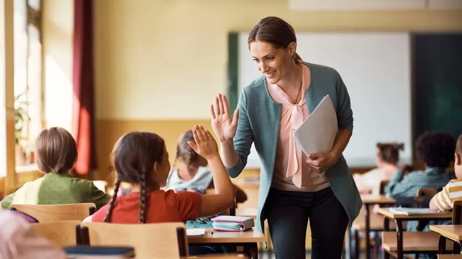 📣Calling all teachers! You could be paying more in fees than you should be. Read more from financial advisor, Gibson McCracken: flickfinancial.net/blog/teacher-t…