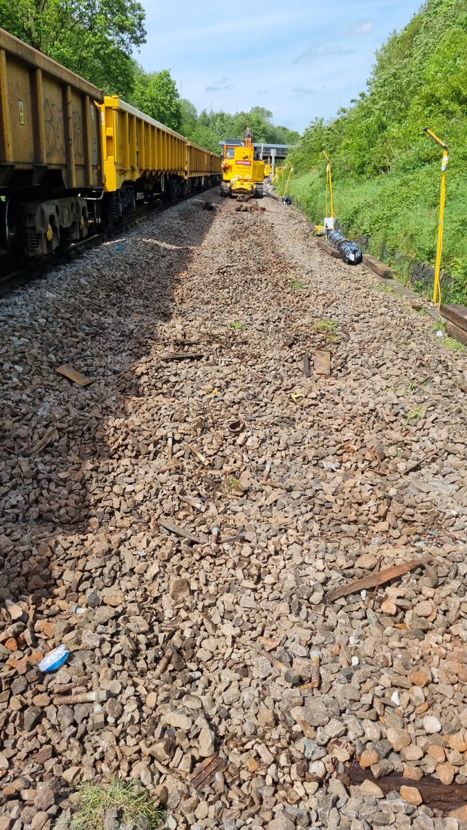 ⚒️ We're entering the last week of the 4-week major upgrades between Huddersfield and Leeds. 🛤️ To provide more reliable journeys, the #TRU team are working around the clock to deliver track replacements and install new signalling cable along this part of the route. ℹ️ Please