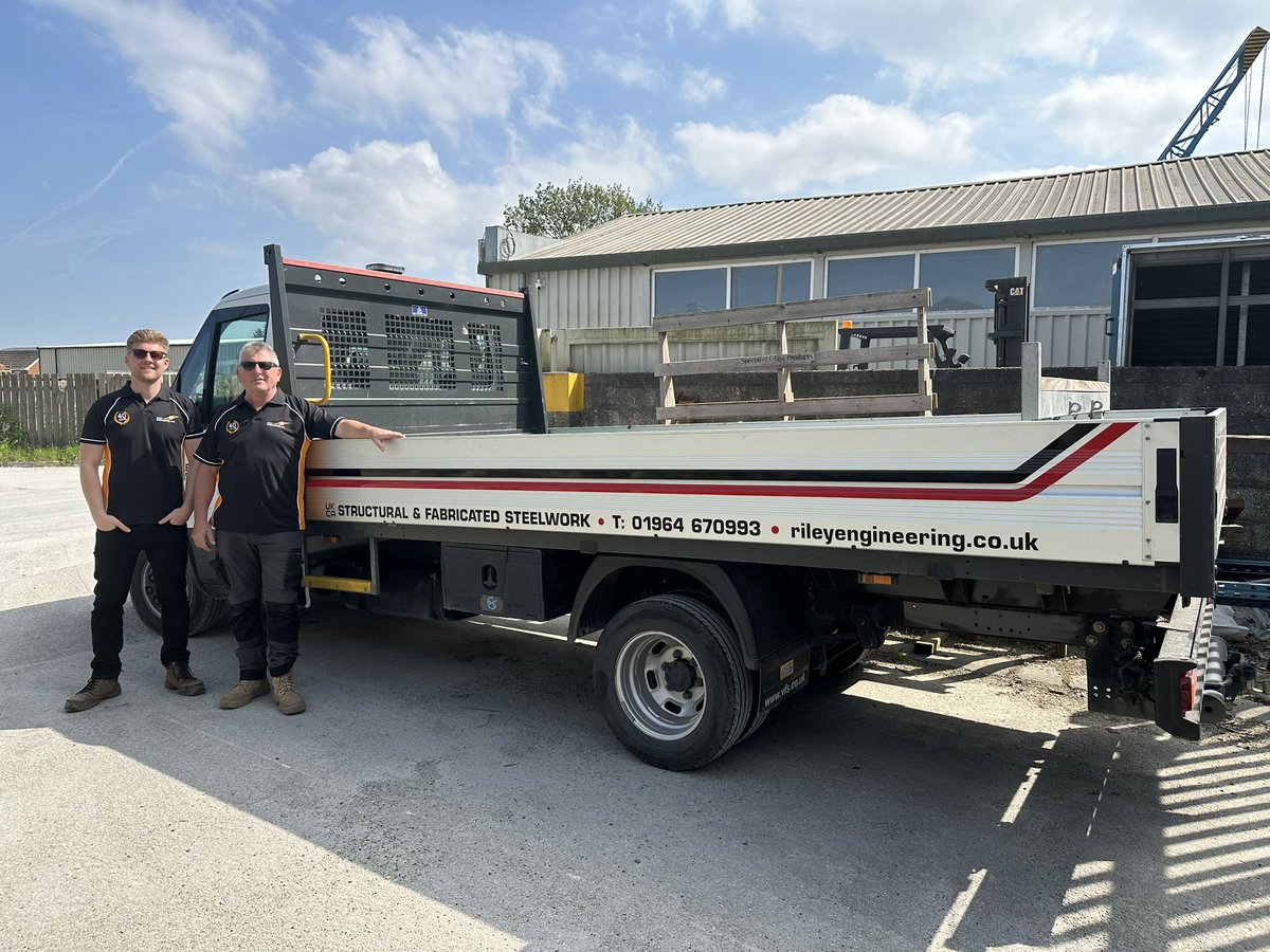 Celebrating 40 years in business ✨✨🎉🍾🎊 and changed our company colours in support of our local team <a href="/HullCity/">Hull City</a> <a href="/acunilicali/">Acun Ilıcalı</a>