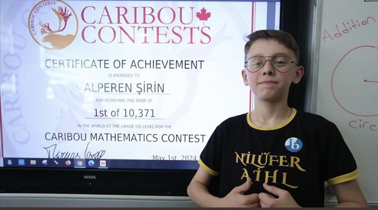 Tebrikler Alperen 👏👏👏Bursa'da yaşayan ortaokul öğrencisi Alperen Şirin, 39 ülkeden 10 bin 371 öğrencinin katıldığı Kanada merkezli Uluslararası Caribou Matematik Yarışması'nda birinci oldu.