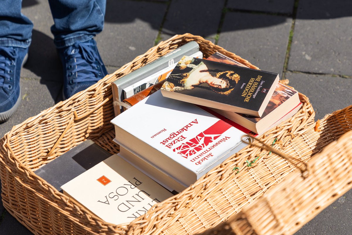 Gedenken an die Bücherverbrennung in Bonn: Eine Politik von Angst und Hass ist nie zwangsläufig, aber sie wird kommen, wenn wir sie zulassen. Am Ende sind wir es, die entscheiden, ob Bücher zu Toren in andere Welten und Lebensrealitäten werden – oder erneut zum Raub der Flammen!