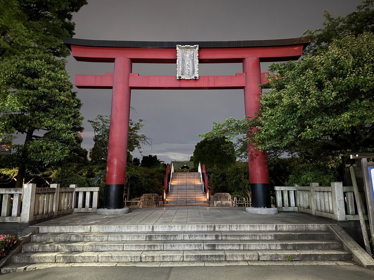 東京都江東区 亀戸天神社⛩️
ナポレオンから錦糸町駅へ向かう途中に寄り道した、夜の亀戸天神社♪
菅原道真公を祀る神社で、東京の藤の名所です☺️
スカイツリー綺麗✨
#縁旅 #東京 #亀戸