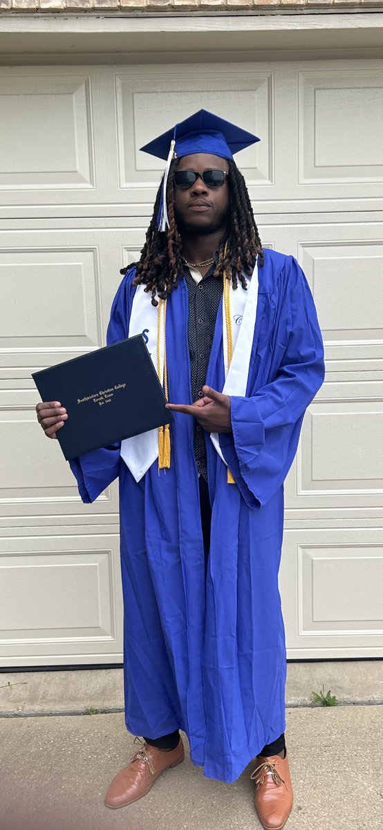 CoachRoy3_'s tweet photo. Associates Degree✅ Also pleased to announce that I’ll be attending Oklahoma Christian University and will be serving as the Student Assistant Coach with @OCEaglesMBB . Want to thank GOD, my family and everyone who has contributed to this journey thus far. https://t.co/oWaH8JI8Ec
