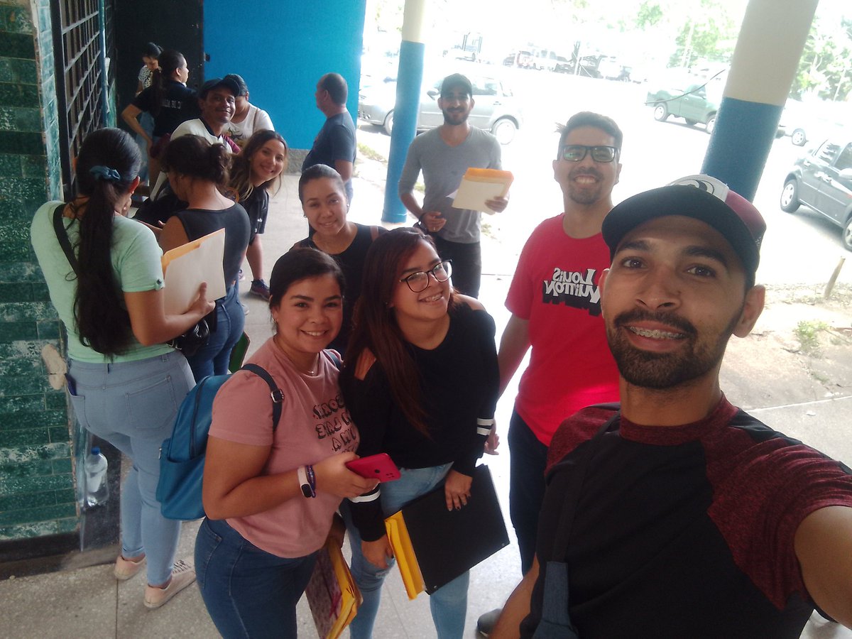 DDanglades's tweet photo. Aquí dónde nos ven, somos cuasi Ingenieros de Sistemas... UDO-ANZ allá vamos 🎓🎖️ #ActoDeGrado ❣️ https://t.co/dAbF4IRRN4