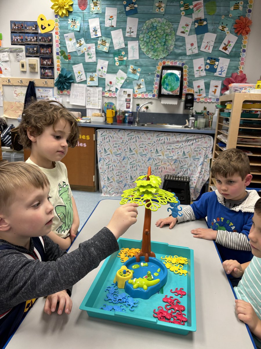 slevin_prek's tweet photo. Check out these focused faces! #fhleads #treestudy  🌲 🌳 https://t.co/OAzwAJT6iO