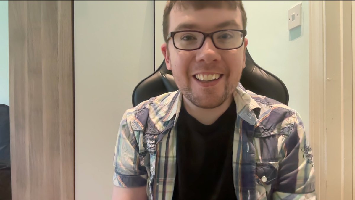 I've made a video where I read out my latest blog 'How Mental Illness Saved My Life'!

I've wanted to make my blog accessible so that people have more options in sharing my story.

Enjoy!

youtu.be/JpyvFV-BdT8

#MentalHealthAwareness
