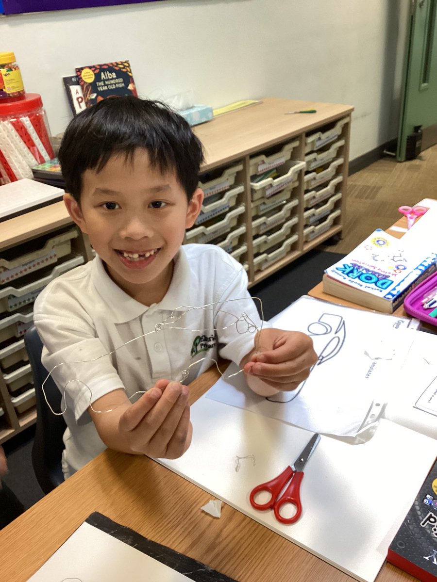 MissChadwickEPS's tweet photo. We had a go at wire sculpting this afternoon 🧑‍🎨🦋🚗 @ElmridgeSch https://t.co/8BerEbZ0qQ