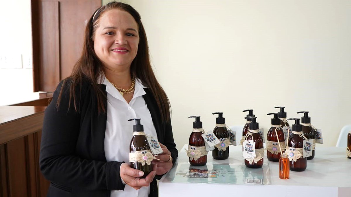 ADRAEcuador's tweet photo. 🎉 ¡Orgullo y emprendimiento en acción!
#ADRA realizar una feria de emprendimiento “Negocios Inteligentes” en la Cámara de Comercio de Quito, gracias al #CentroAmor de la @OIMEcuador
#EmprendeConmigo #MujeresEmprendedoras #CentroAmorOIMEcuador #CámaraComercioQuito https://t.co/KLsEhUFZFn