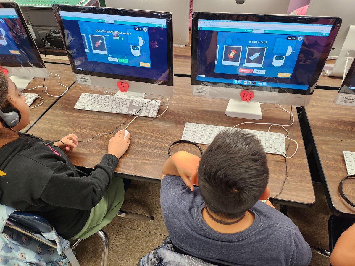 ps131K15's tweet image. Happy Day of AI!!! Our students had a fun day of learning about AI- Artificial Intelligence using #QuickDraw and #AIforOceans @KarenWatts729 @NYCDOED15 @StamatinaH