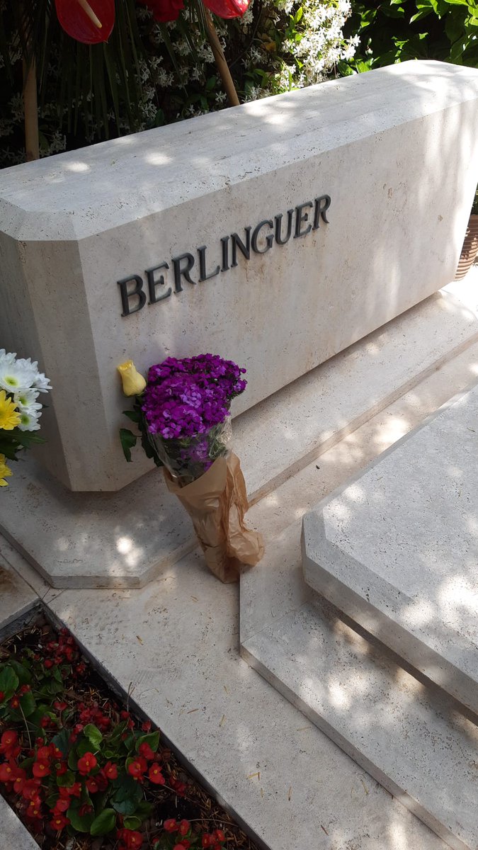 AlessioDAmato_'s tweet photo. Esprimo la mia solidarietà alla famiglia di Enrico Berlinguer. Un gesto ignobile e da vigliacchi che non potrà mai scalfire la memoria di un gigante della nostra storia. https://t.co/lFxBQnhGyz