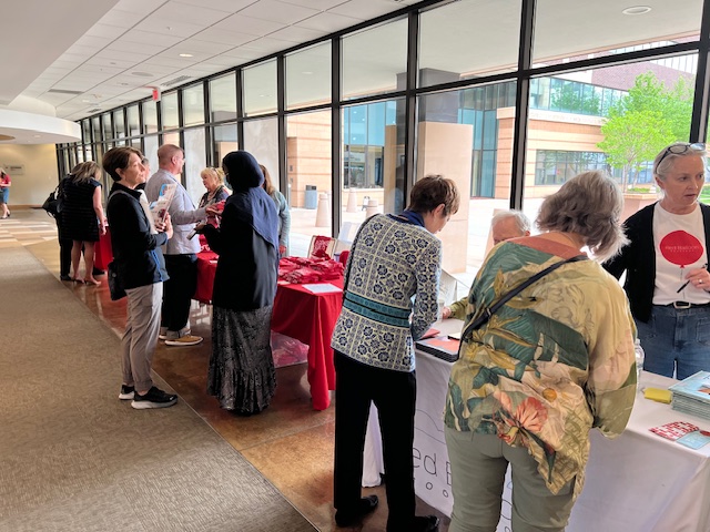 Reach Out & Read Minnesota tweet media