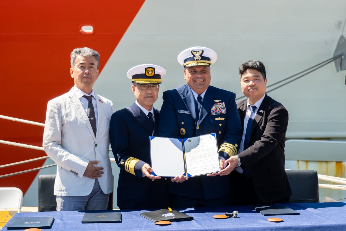 USCG, Japan & Korea Coast Guards strengthen ties with the signing of a trilateral letter of intent, enhancing cooperation in the Indo-Pacific. A step towards unified maritime security! #USCG #IndoPacific #JapanCoastGuard #KoreaCoastGuard @USCGInternatl @USCG @JAPANinSF