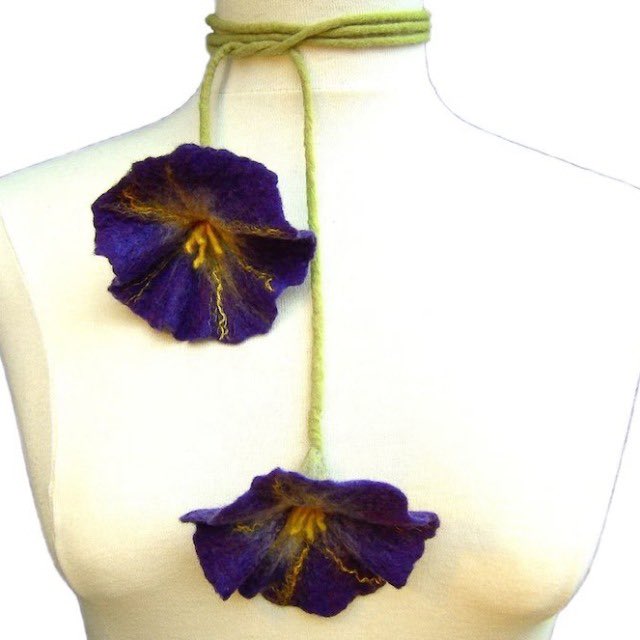 Flower Necklaces by Avafelt