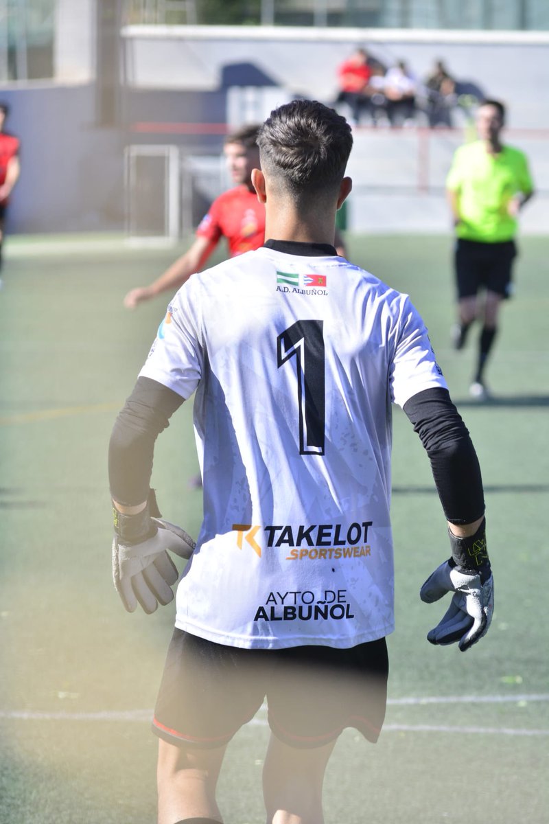AlbunolEmf's tweet photo. Primer día de la semana concluido! 💪🏻🥅🧤 #Albuñol #Futbol https://t.co/OyGI8CGWLf