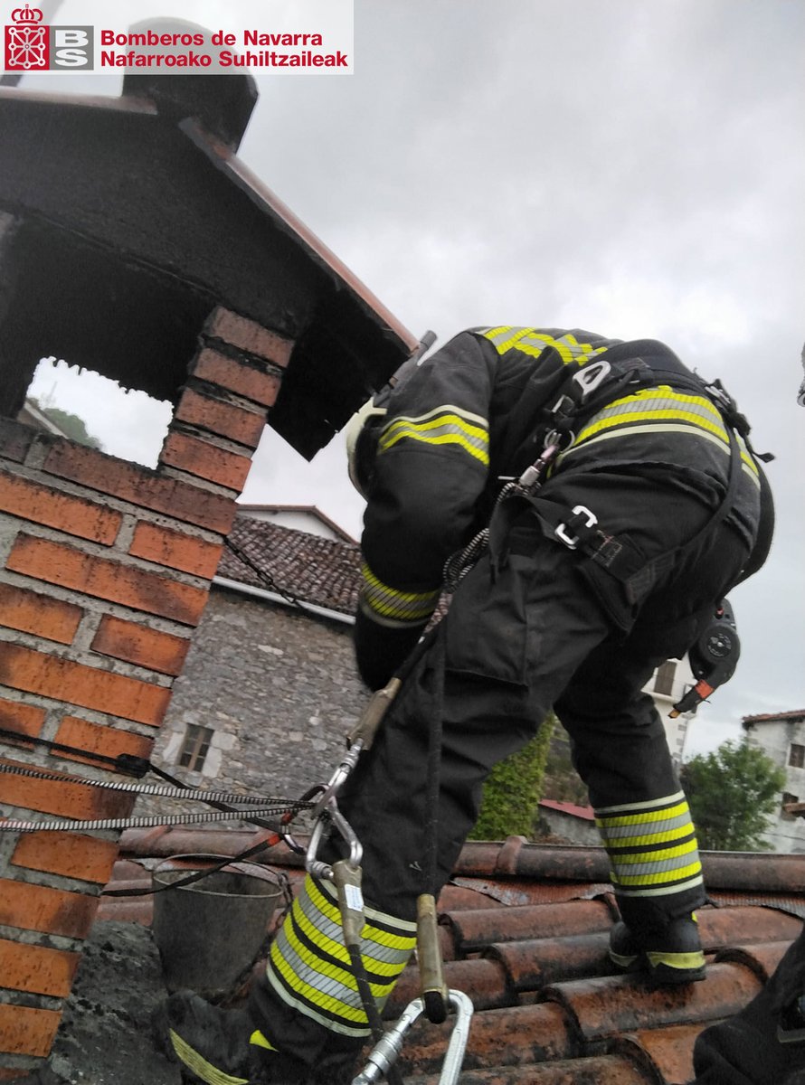 bomberos_na's tweet photo. Tximini batek su hartu du, garbiketa lanak egin ditugu. #Arantza herrian
#OronozkoSuhiltzaileak https://t.co/3Tey5Fhtrg