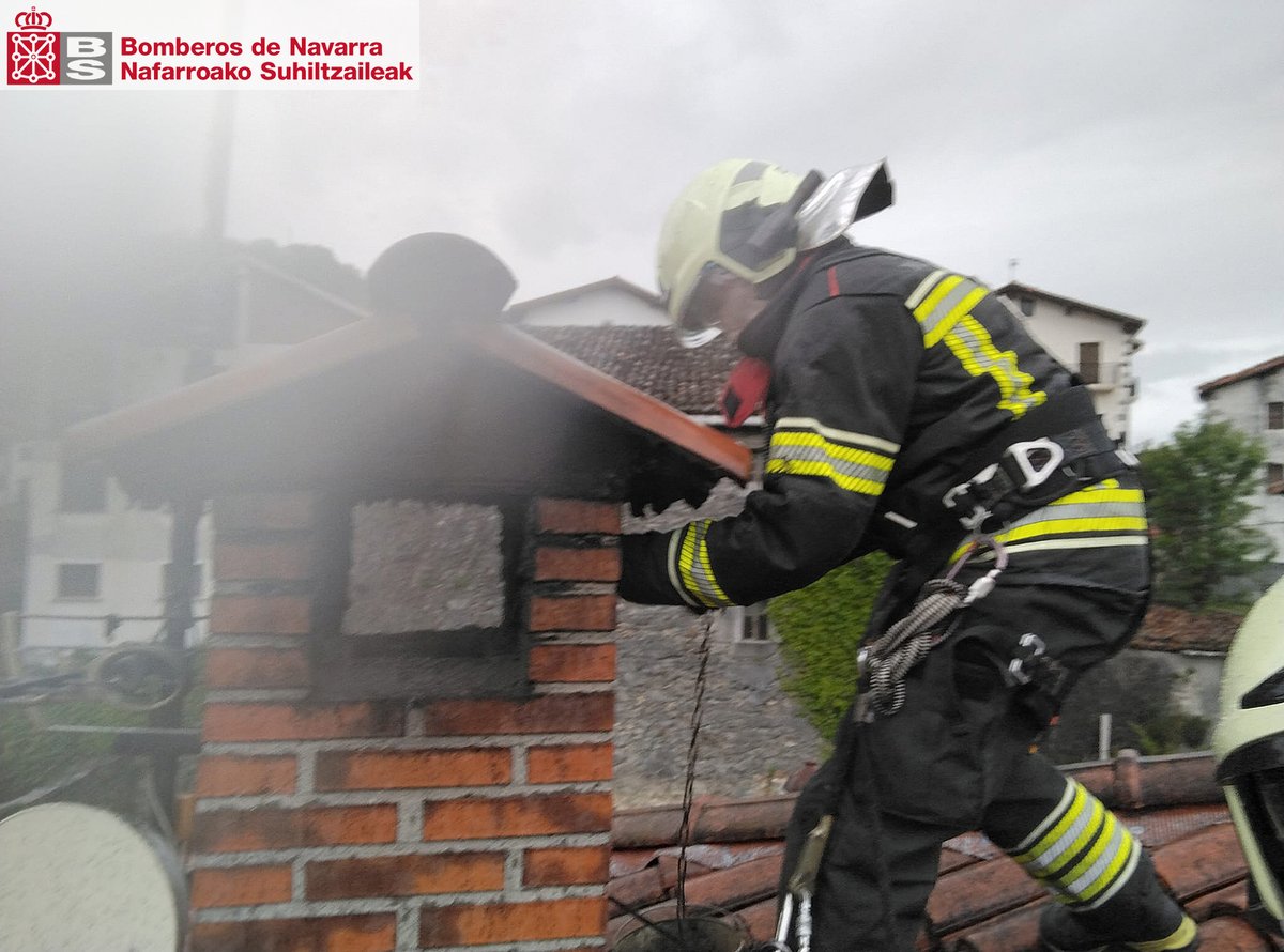 bomberos_na's tweet photo. Tximini batek su hartu du, garbiketa lanak egin ditugu. #Arantza herrian
#OronozkoSuhiltzaileak https://t.co/3Tey5Fhtrg