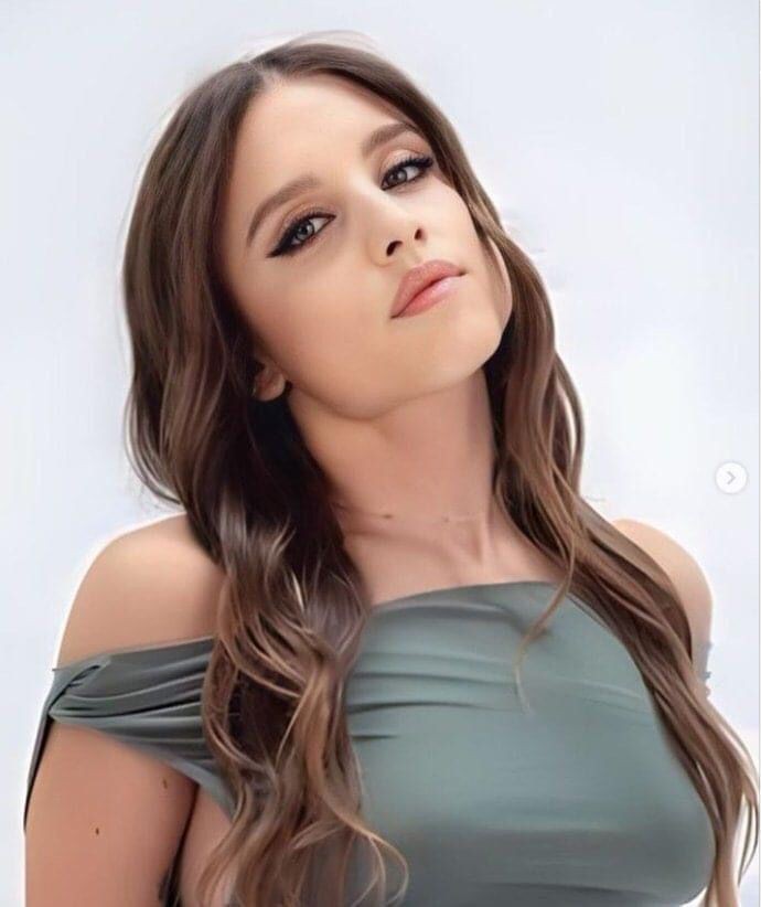 AcademiaOTT's tweet photo. Angelina.
La italiana, fiestera aunque sería, centrada en lo suyo pero también sabe como hacer del sexo algo realmente divertido. https://t.co/JSmGaBa09B