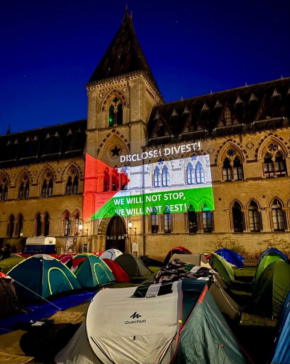 El campamento de solidaridad con Gaza en la Universidad de Oxford en Gran Bretaña