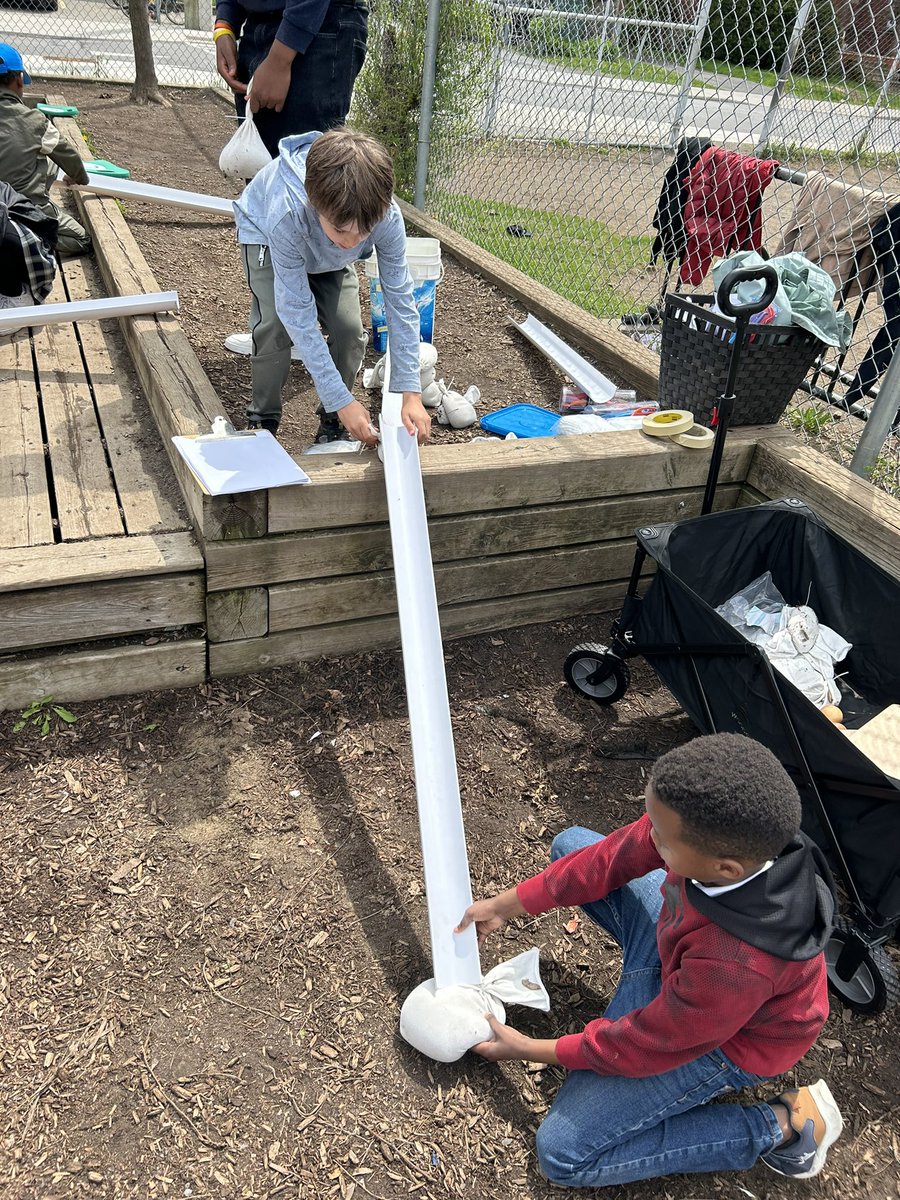 The ‘Caring For Others’ team from @ImmaculataOCSB organized outdoor stations themed around #OutdoorEd and #OcsbEarthmonth !!! What a great partnership!! Thank you for a great afternoon. @MsSueKehoe @OttCatholicSB @CorpusOCSB @ParentsCorpus