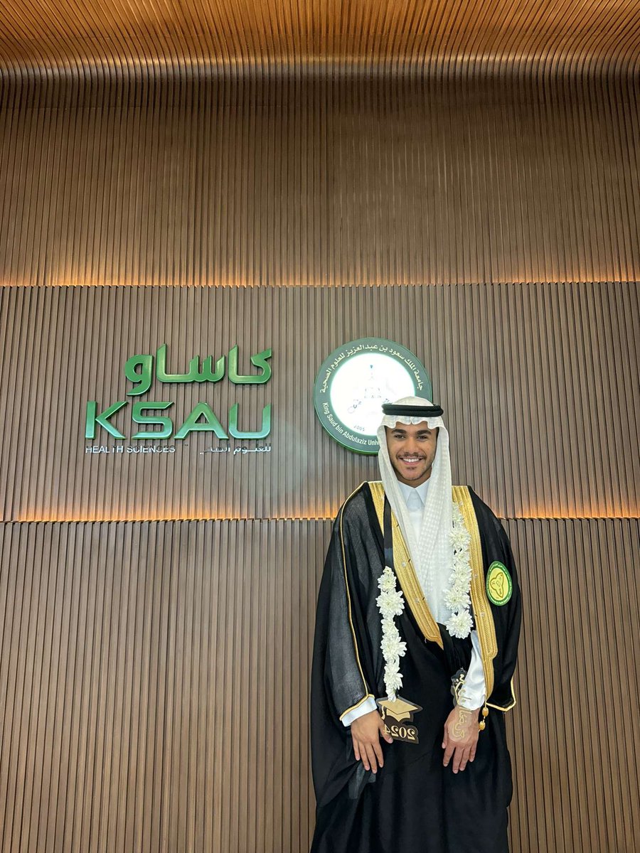 yaze_k's tweet photo. ولله الحمد تم تخرجي من جامعة الملك سعود بن عبدالعزيز للعلوم الصحية بالحرس الوطني، سائلا المولى عز وجل التوفيق والسداد لخدمة ديني ووطني.🤍💚 #تخرج_كاساو_دفعة_21 https://t.co/XHzvgQ9bGN