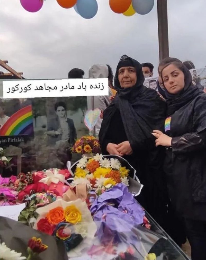 Please be his voice before it’s too late 

Mahmonir Molaei, #KianPirfalak's mother,  shared a photo of #MojahedKourkour's mother next to her at Kian's grave and wrote: 'We both suffer from the same wound' to show that it is clear to her that Mojahed did not take her son's life.