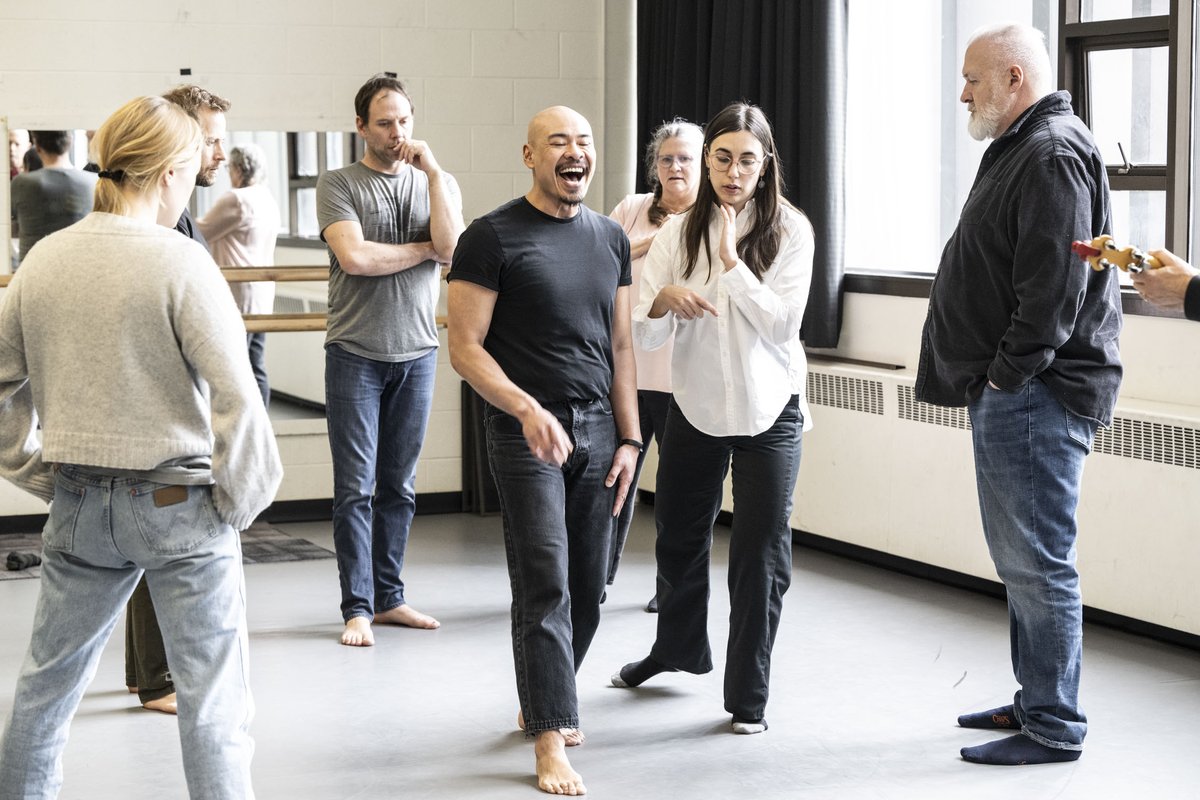 Our 2-week Slaight New Play Actor Training intensive is for 🇨🇦 actors rehearsing &amp; workshopping 2 new plays ahead of a premiere.

Due to support from Slaight Family Foundation, there's NO APPLICATION FEE. Scholarship of 100% available!

Apply by Jun 12👉bit.ly/4arKMv6