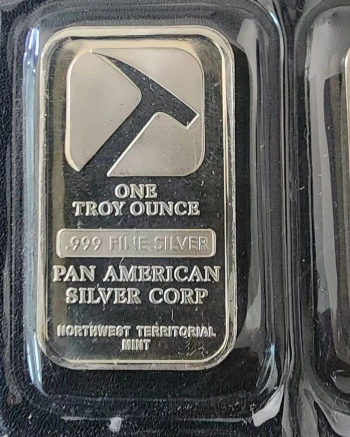 silverandgoldbu's tweet photo. 🔥🔥$320 + Ship 10x Vintage Pan America 1oz Bars
Bin or dm to claim 
#silverdegenerates
#silverbullion
#silver #silverbar #vintagesilver #howyoustacking #pampladyfortuna #goldcoins #mexicogold #goldbullion #goldinvestment #stackthatbooty #goldeagle https://t.co/HsrRldIiN1
