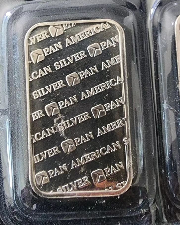 silverandgoldbu's tweet photo. 🔥🔥$320 + Ship 10x Vintage Pan America 1oz Bars
Bin or dm to claim 
#silverdegenerates
#silverbullion
#silver #silverbar #vintagesilver #howyoustacking #pampladyfortuna #goldcoins #mexicogold #goldbullion #goldinvestment #stackthatbooty #goldeagle https://t.co/HsrRldIiN1