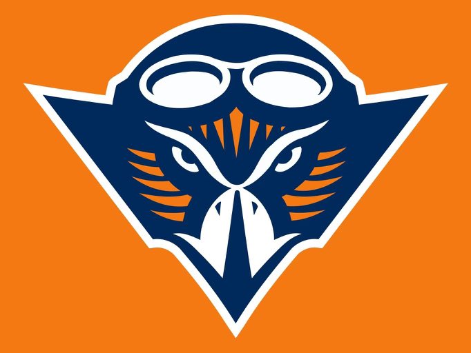 After a great conversation with @CoachModelski. I am blessed to receive my first scholarship offer from @UTM_FOOTBALL. @BrotherRiceFB @CoachQuedenfeld @CoachCano @EDGYTIM @LemmingReport @DeepDishFB @PrepRedzoneIL