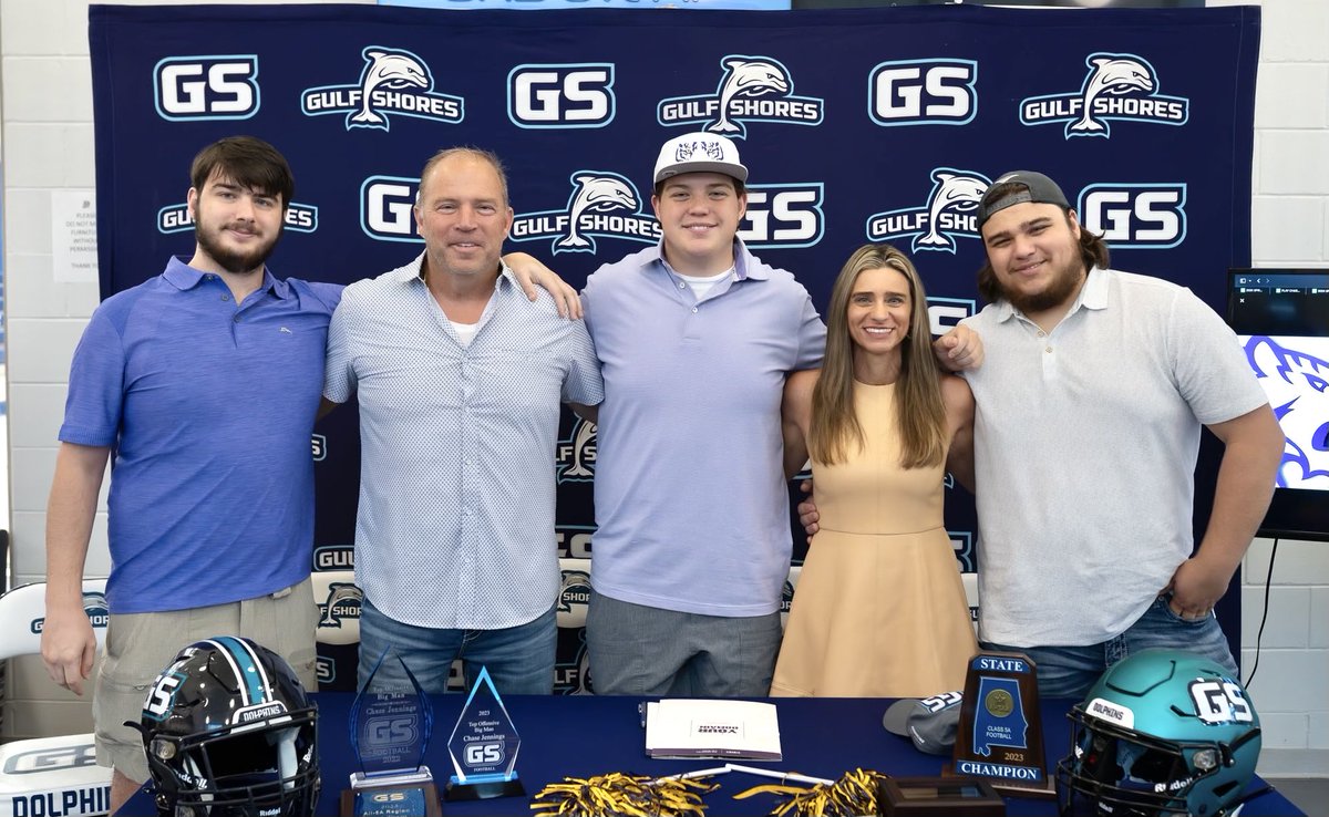 GSHSDolphins's tweet photo. Congrats Chase Jennings for signing with ⁦@SewaneeFootball⁩ this morning! That makes the 5th Gulf Shores Dolphin 🏈 to ✍️ this spring‼️
We #SignAtTheBeach
🐬🏈🏖️🖊️ https://t.co/0d98WL74sk