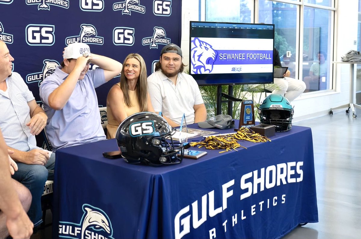 GSHSDolphins's tweet photo. Congrats Chase Jennings for signing with ⁦@SewaneeFootball⁩ this morning! That makes the 5th Gulf Shores Dolphin 🏈 to ✍️ this spring‼️
We #SignAtTheBeach
🐬🏈🏖️🖊️ https://t.co/0d98WL74sk
