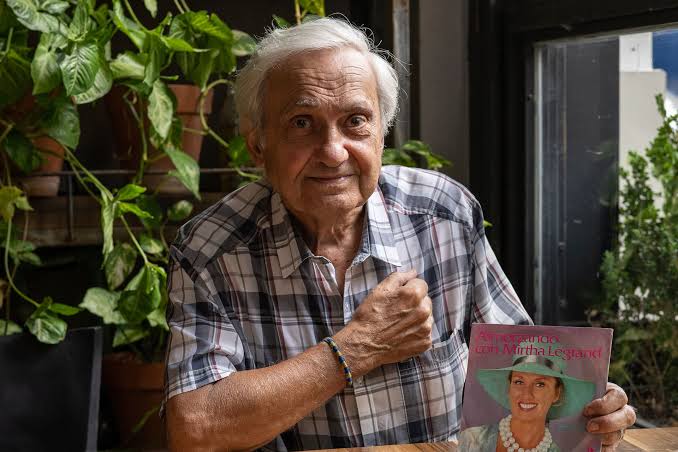 cementerio's tweet photo. Luis María Serra, músico y compositor argentino, autor de la cortina de "Almorzando con Mirtha Legrand" y las bandas de sonido de "La República Perdida", "La Mary" y "Juan Moreira", entre otros grandes clásicos del cine nacional (1943 - 2024) https://t.co/DlkgqW7psW