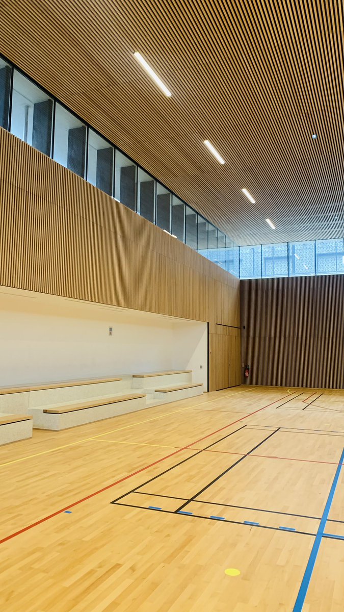 🏛️ Visite de l’Ilot Saint-Germain sur l’initiative de @c_leconte à destination de la Com des aff. éco du @Senat avec @Dominiq_Estrosi aux côtés de la @_RIVP_ et des architectes de l’opération. La transformation de bureaux en logements sera un sujet parlementaire du mois.