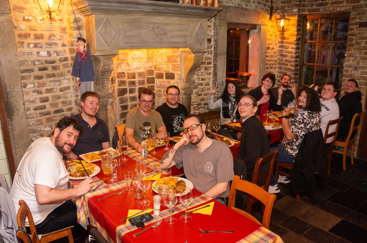 Pulsar42_SC's tweet photo. Quel week-end incroyable nous avons passé à Liège 🇧🇪 ! Ce fut un immense plaisir de vous (re)voir IRL ! Un gros GG à tout le staff de la @BEACON_belgium pour cette convention de fou furieux ! 🤩🤘

#StarCitizen #SCFR #Pulsar42 #Jeuxvideo