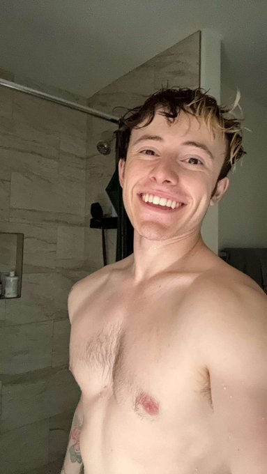 Slept in today - Morning gamers https://t.co/TAehrTKCr8