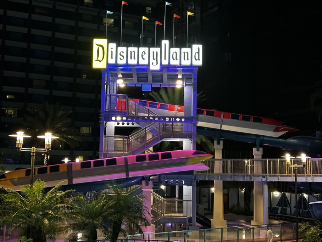 🌟 Which Disneyland hotel is your favorite? 🏨✨

🔹 Disneyland Hotel
🔹 Grand Californian
🔹 Pixar Place Hotel

We’re curious to know your favorite! Share your pick and a quick reason why. 🎢👨‍👩‍👧‍👦