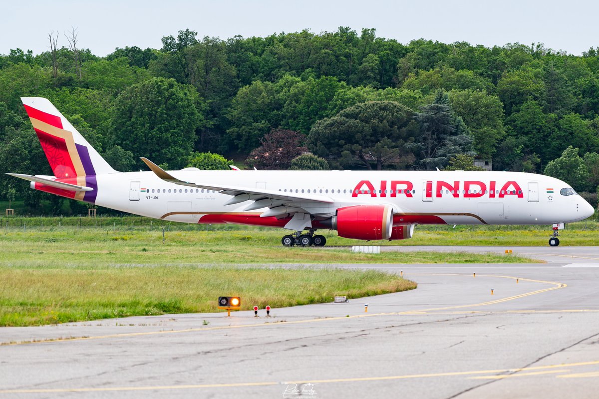 Fantastic photos of @airindia's 6th #A350-900 - VT-JRI taken by @robin_hrdy just before it departed from #Toulouse for #Delhi - @DelhiAirport. Nice to see them use flight no. AI350 again. It was last used for the delivery flight of the very 1st #A350-900 - VT-JRA #AvGeek #PaxEx