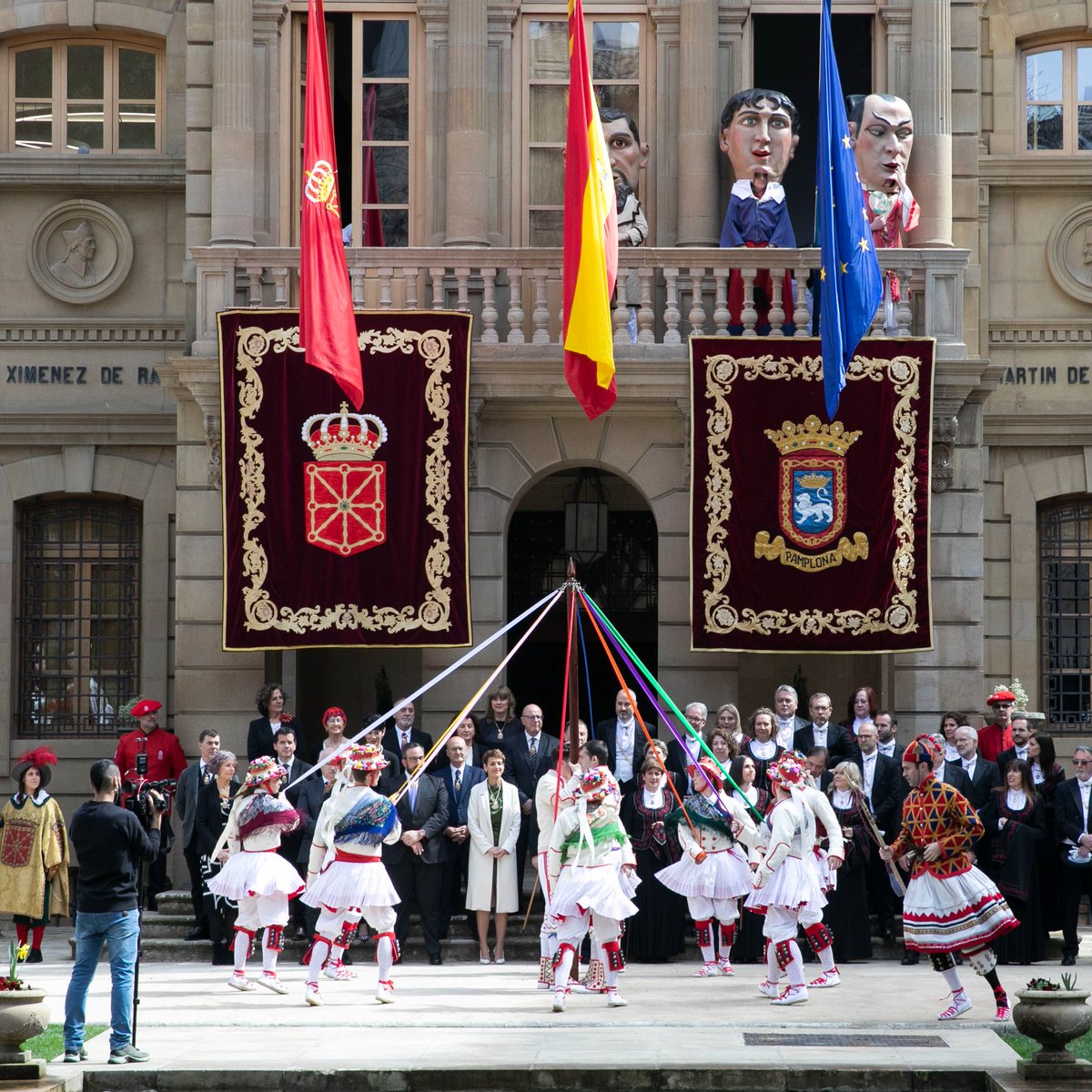 Cada vez que un acto en Pamplona ha necesitado de pompa y boato, nuestro grupo allí ha estado. En las inauguraciones del Sadar o del Labrit. En la inauguración de parque de Yamaguchi. O más recientemente en el acto de declaración BIC del Cuerpo de Ciudad de Pamplona.