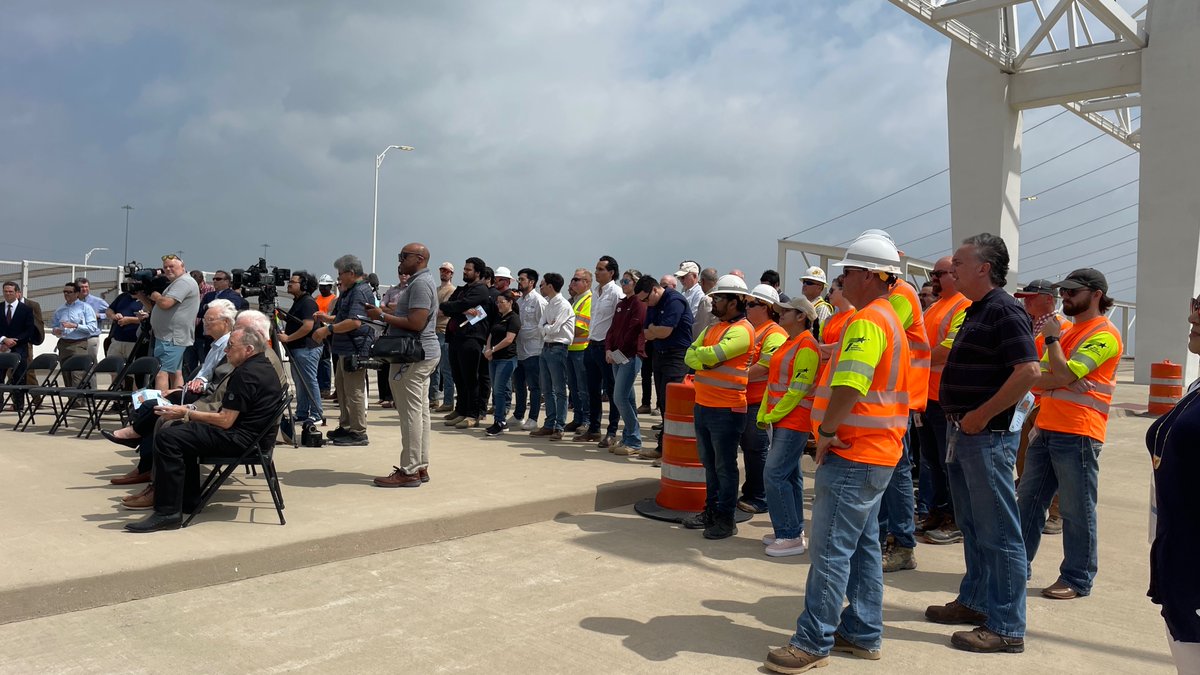 Celebrating the completion of the Irving Interchange Project at today's ribbon-cutting ceremony! This $301 million, three-year endeavor successfully reconstructed the interchanges at SH 183, SH 114, Loop 12, and Spur 482, expanding lanes and building direct connectors to