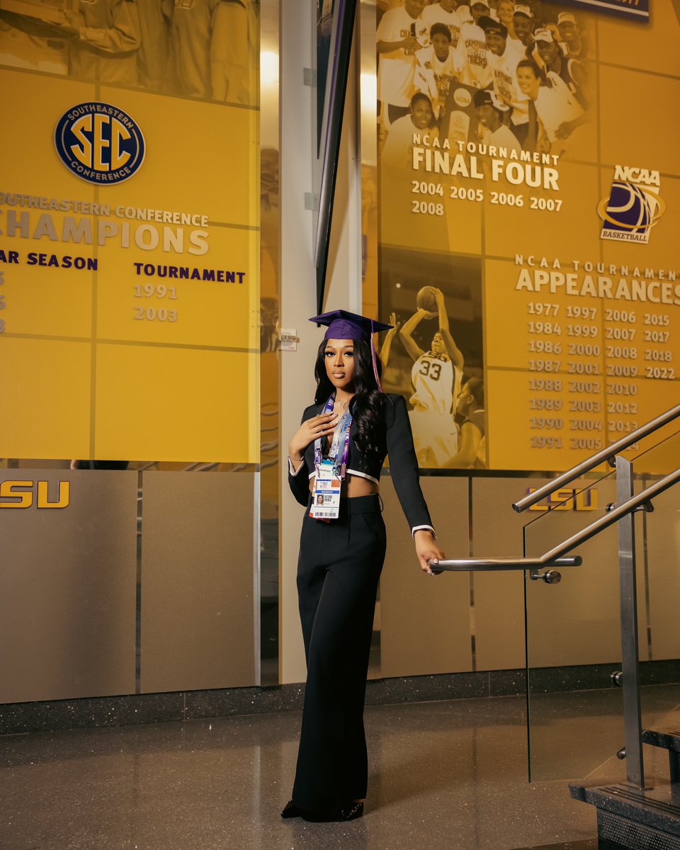 itskaterrab's tweet photo. The game will test you never fold. Stay ten toes down. It’s not on you, it’s in you. And what’s in you, they can never take away.
– Nipsey Hussle🏁

4️⃣more days🎓 #lsu #gradszn https://t.co/A7u2crQJXI